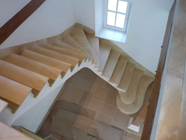 Escaliers en pierre Bourges