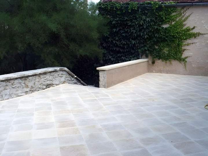 Travaux de dallage en pierre Bourges