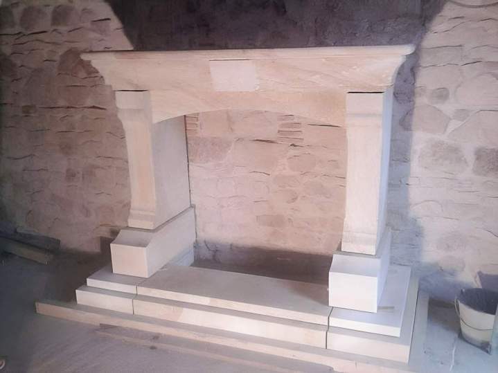 Pose de cheminée en pierre Bourges